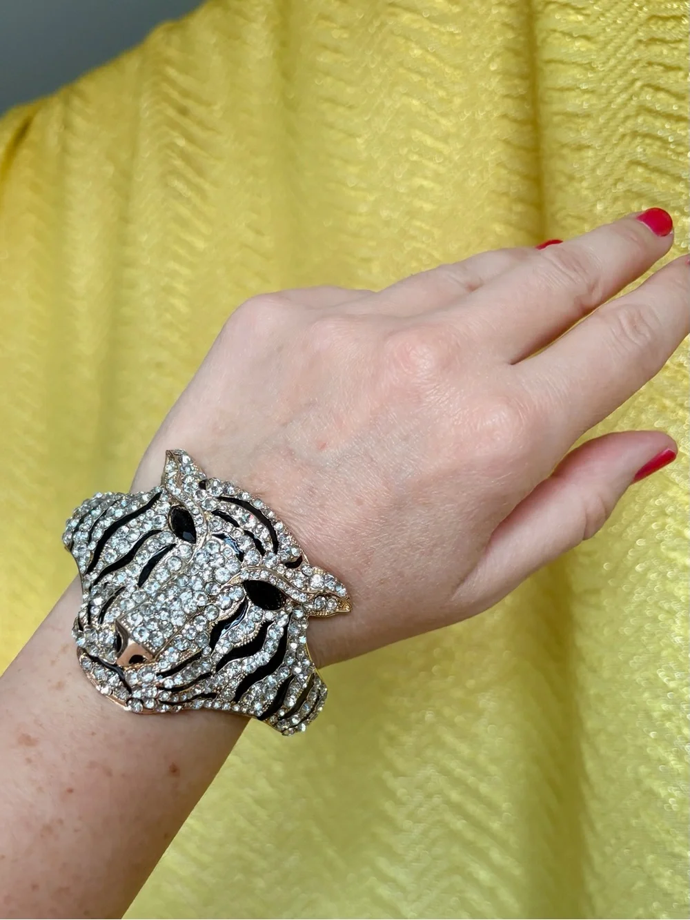 Vintage Crystal Tiger Head Bracelet - Gold Tone with Black and Clear Accents